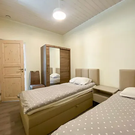 Apartment Kesk 22 *